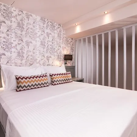 Neikos Mediterraneo Luxury Отель