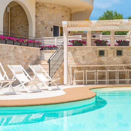 Neikos Mediterraneo Luxury Отель Ханиоти
